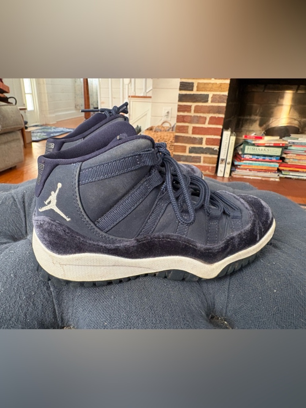 Jordan 11 kids Blue Mid-Top Lace-Up Basketball Sneakers, size 13.5c